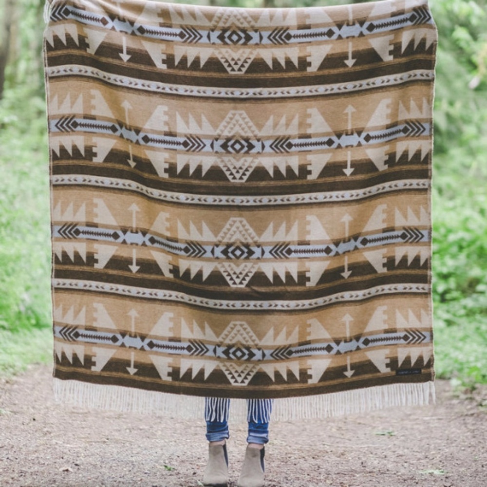 Sackcloth & Ashes Aztec Cream Brown Blue Arrow Throw Blanket